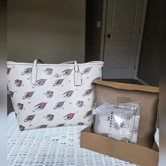 Coach Outlet Cream City Rocket Tote Bag with NIB Matching Rocket Zip Wristlet - Picture 6 of 16